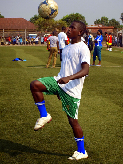 Sulaiman Samura (CBF) warming up [before the Sierra Leone U20 versus Guinea in 2015 CAF U-20 first round qualifying (Picture: Myrthe van Vliet)]